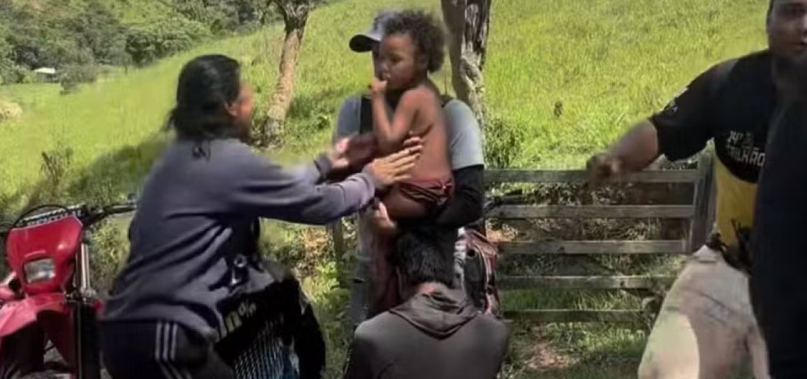 Menina de 4 anos é encontrada após desaparecer em região de mata em MG