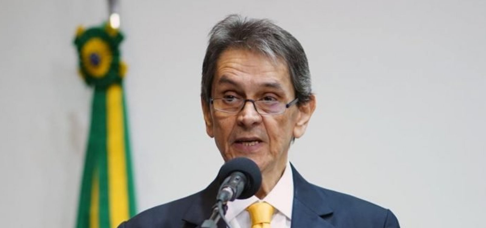 Moraes reduz pena e mantém prisão domiciliar de Roberto Jefferson