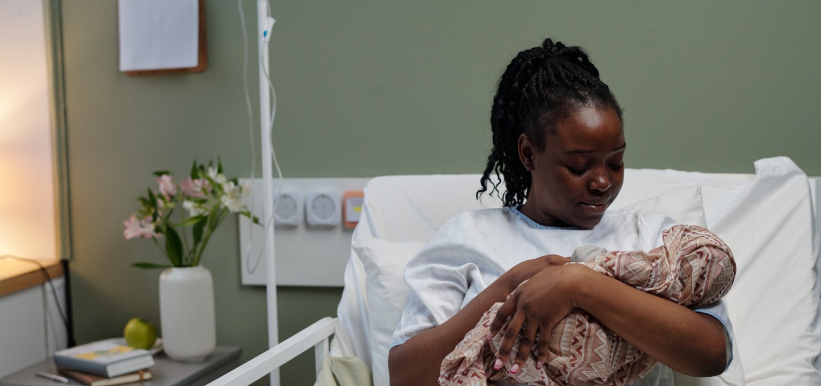 Coleta da biometria de recém-nascidos e mães em salas de parto pode ser obrigatória; entenda