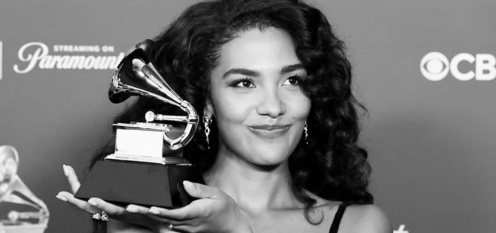 Quem é Olivia Dean, vencedora do Grammy 2026 de Artista Revelação