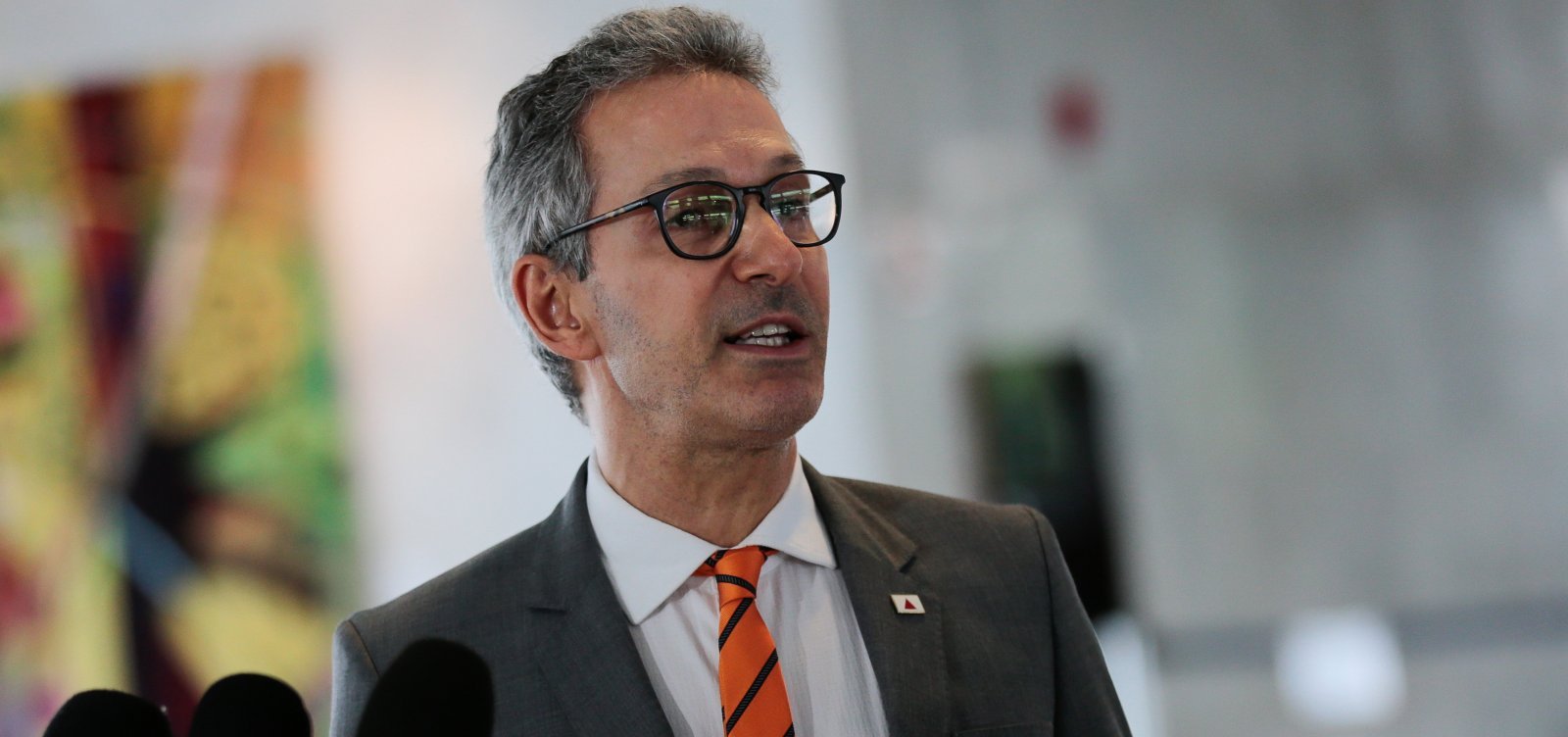 Justiça mantém suspensão do programa de escolas cívico-militares em Minas Gerais