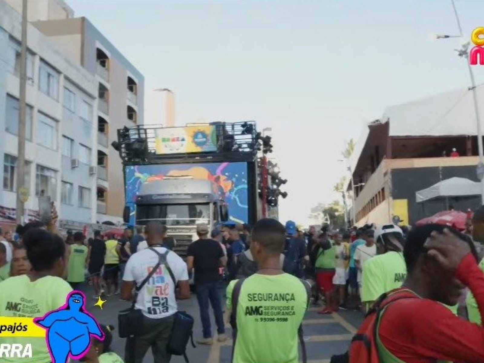 Trio elétrico do Pagodart interrompe apresentação após problemas técnicos 