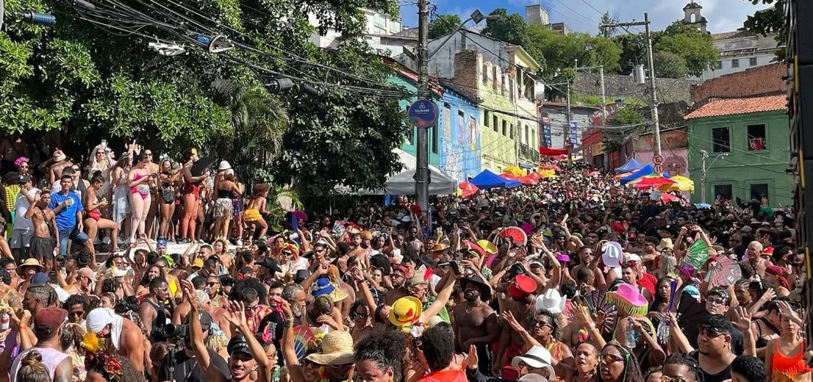 Banho de Mar à Fantasia agita pré-carnaval de Salvador neste domingo 