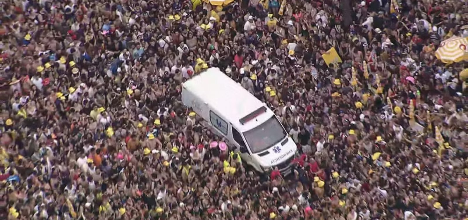 Foliões passam mal após superlotação em bloco com Calvin Harris em SP