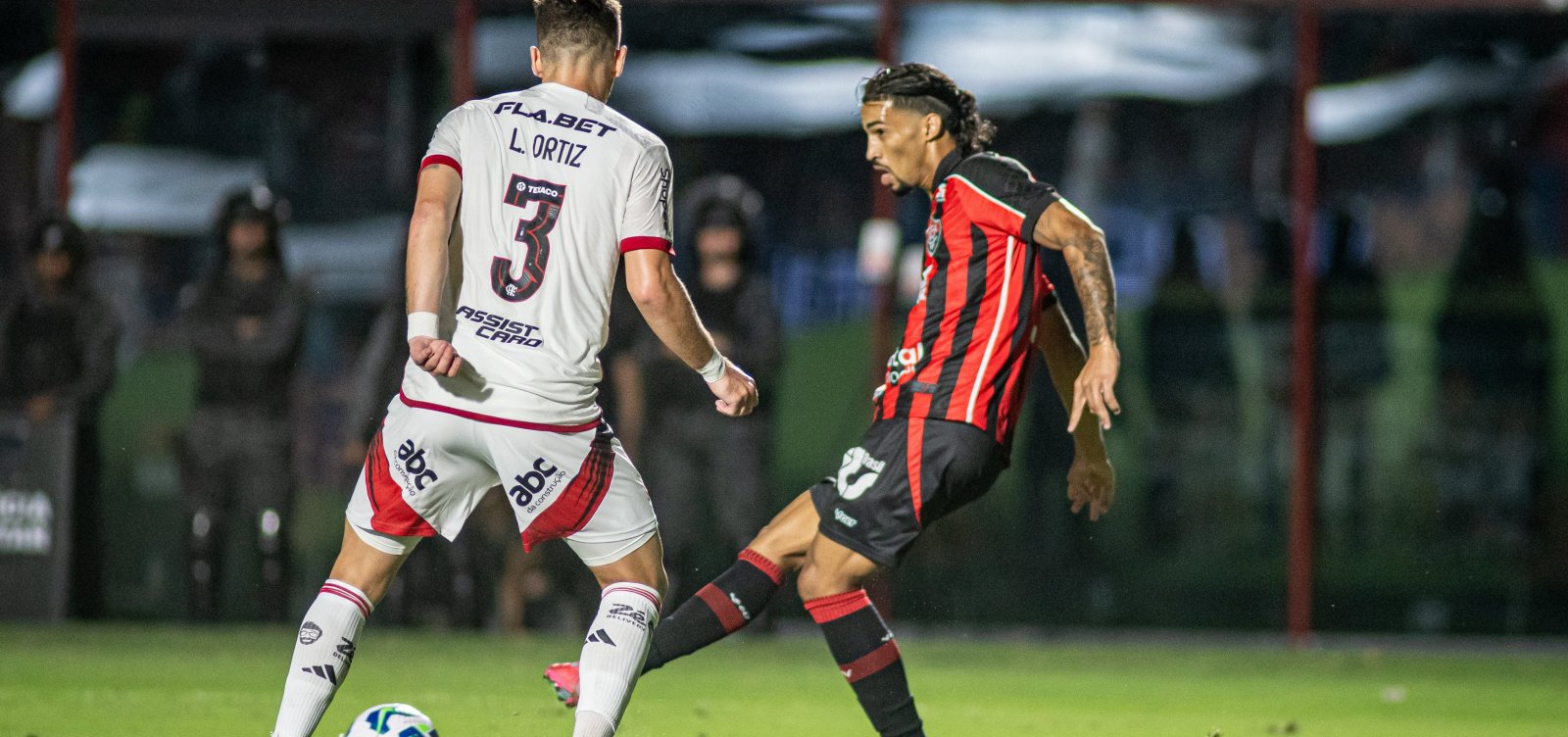 Os Campeões da Bola transmitem Vitória x Flamengo nesta terça-feira 