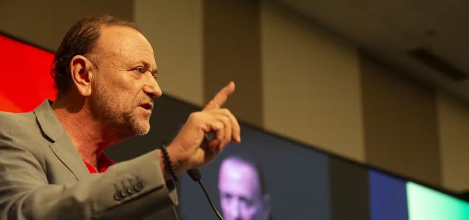 Presidente do PT defende diálogo com União Brasil e PP apesar de “contradições”