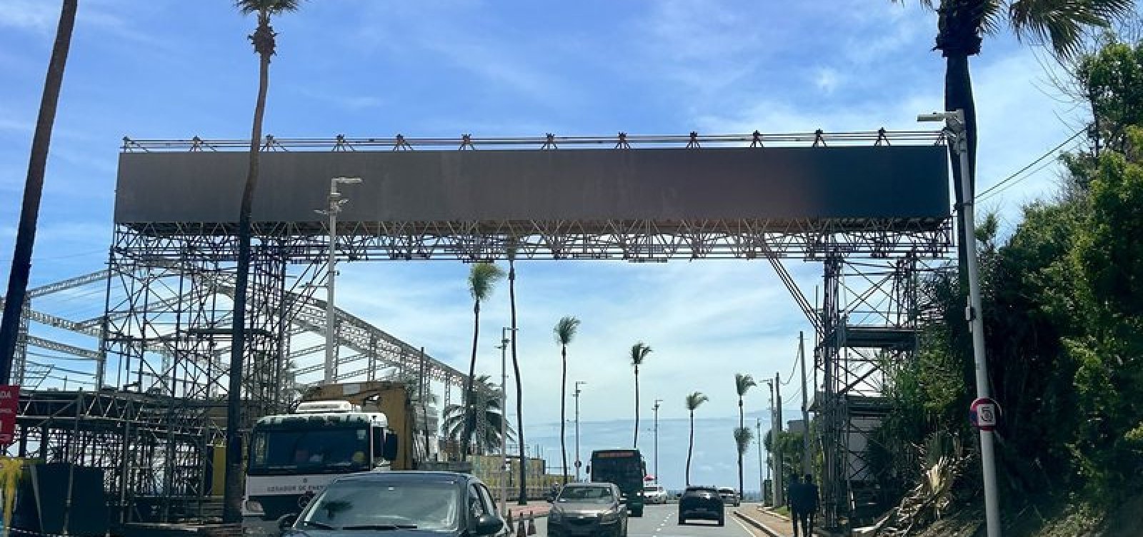 Tribunal derruba liminar e libera implantação da 'passarela do Apartheid'