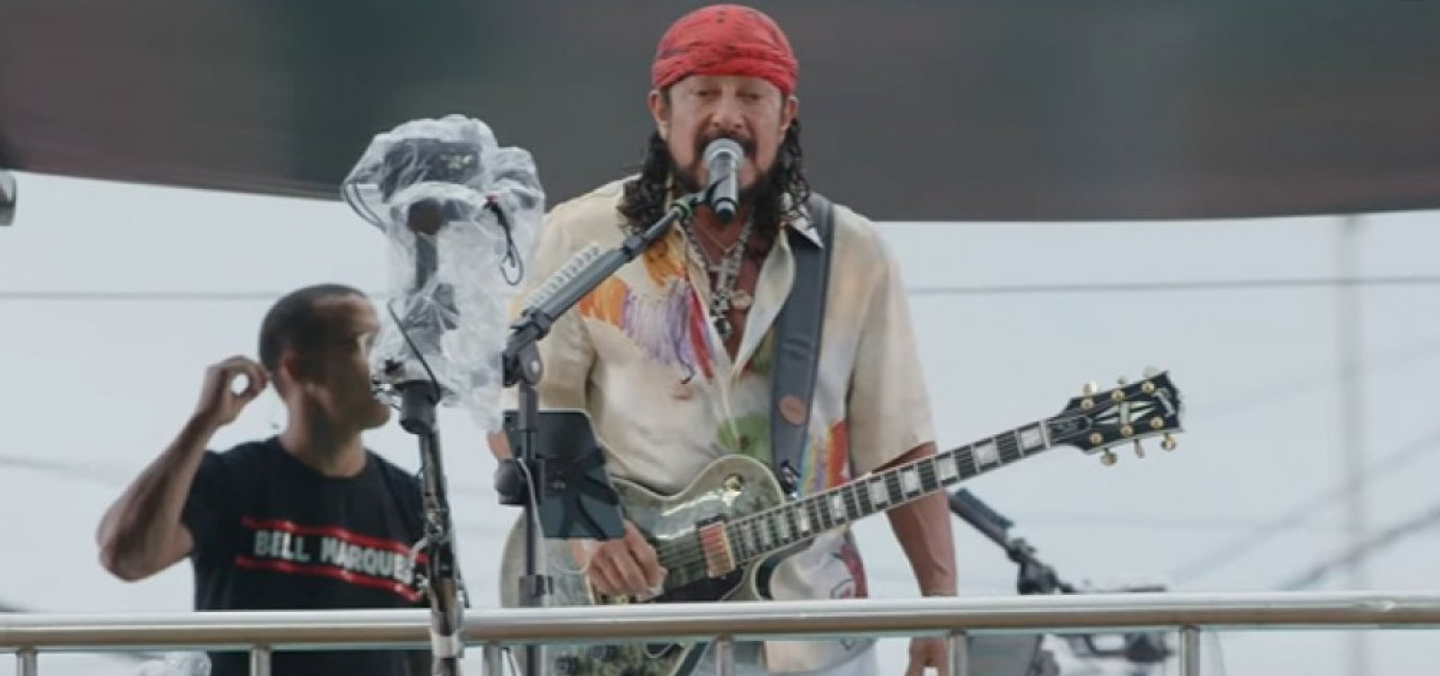 Bell Marques reúne público em Ondina durante passagem de som pré-Carnaval