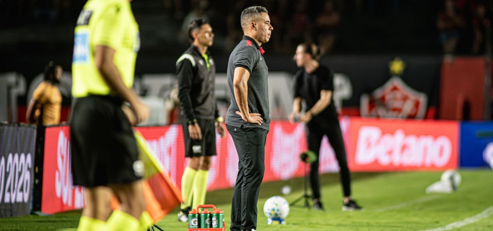 "Fizemos uma partida implacável", diz Jair Ventura após revés do Vitória