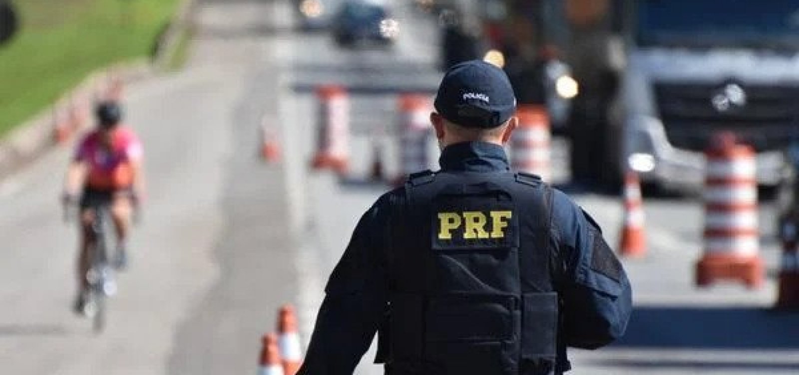 Ônibus com 42 passageiros tomba no oeste baiano