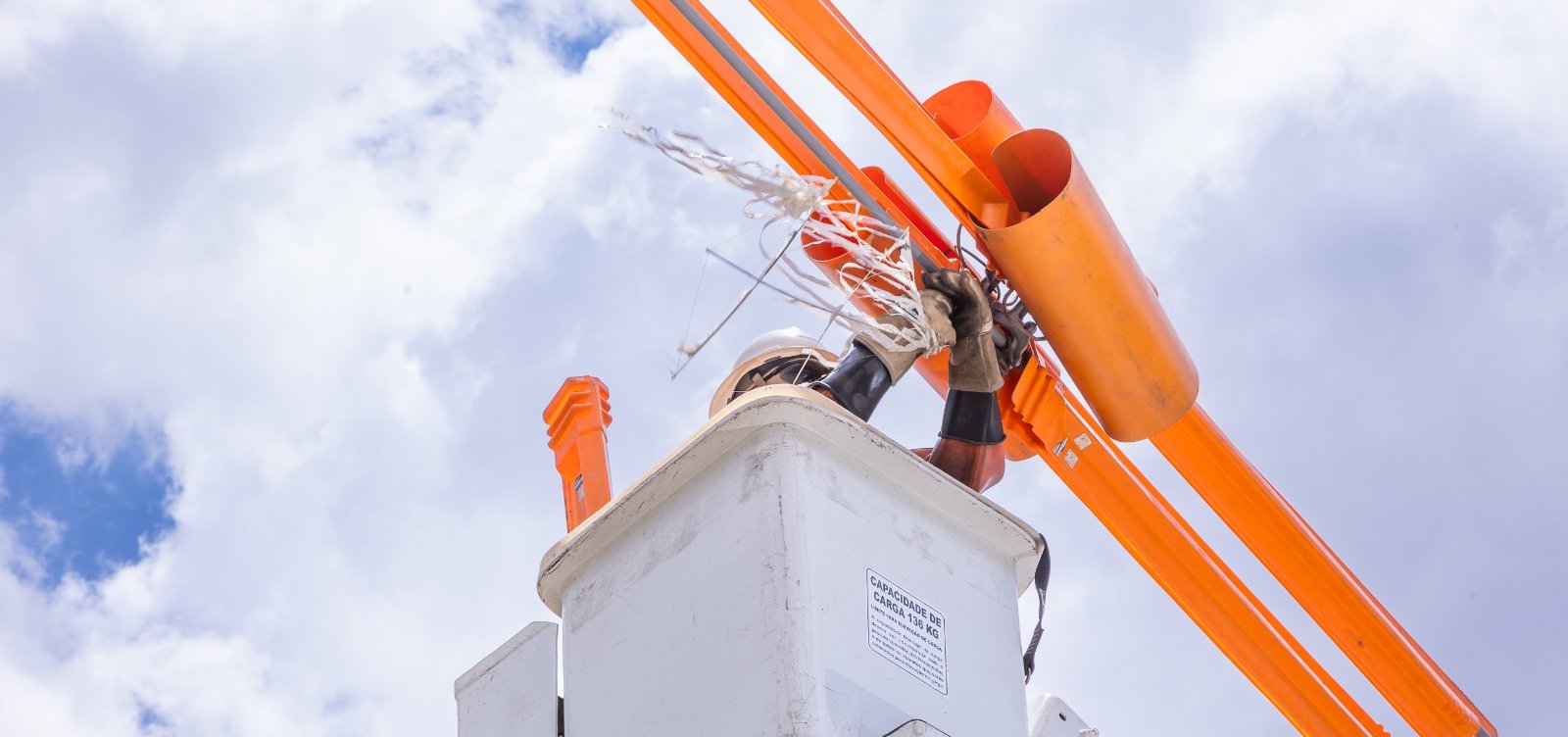 Serpentinas metálicas seguem proibidas na Bahia e multa pode chegar a R$ 100 mil
