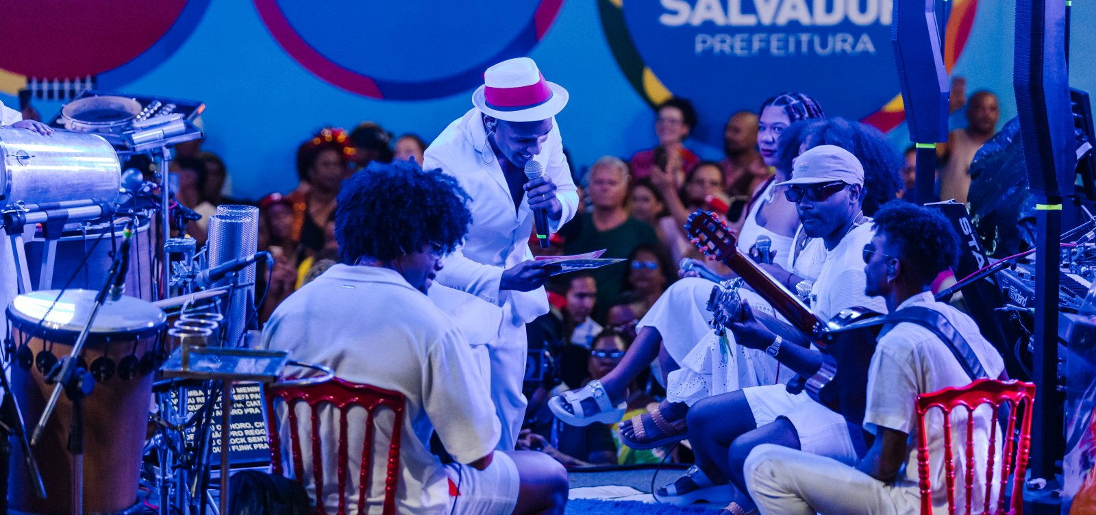 Carnaval de Salvador é aberto com espetáculo dedicado às origens do samba