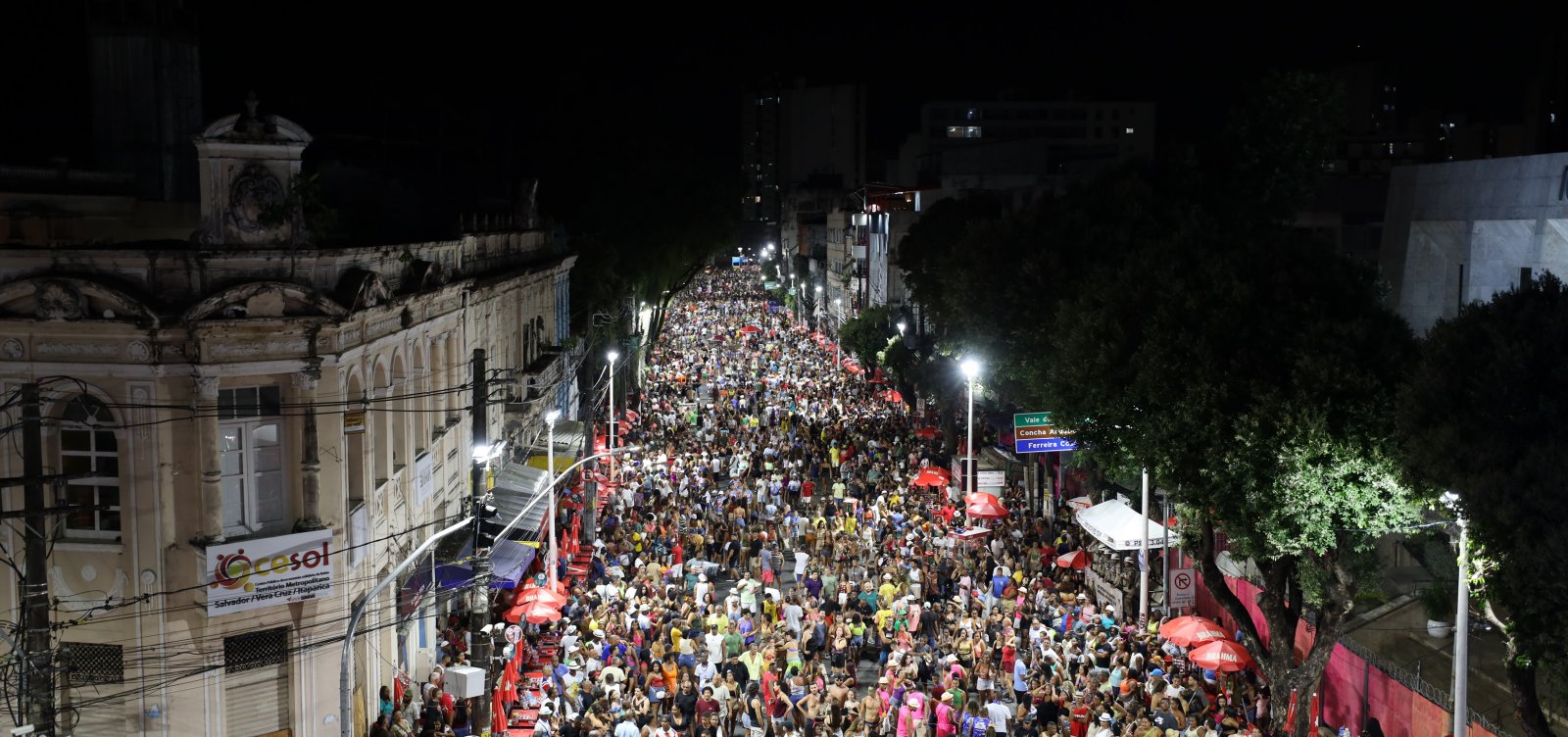 Mais de 1,2 milhão de pessoas participaram do primeiro dia de Carnaval em Salvador