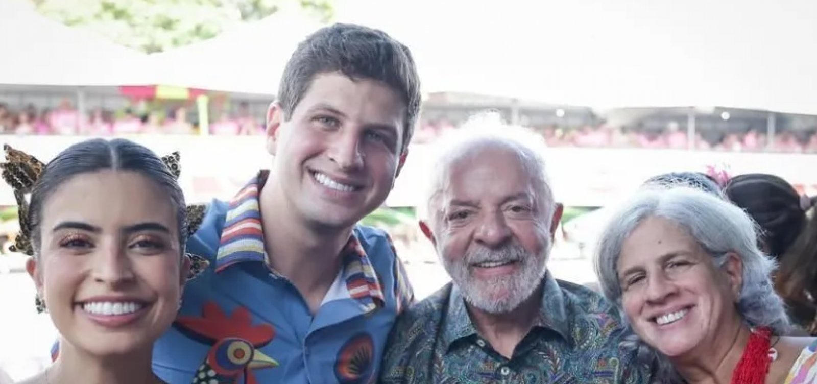 Lula participa do Galo da Madrugada e inicia agenda de Carnaval pelo Nordeste