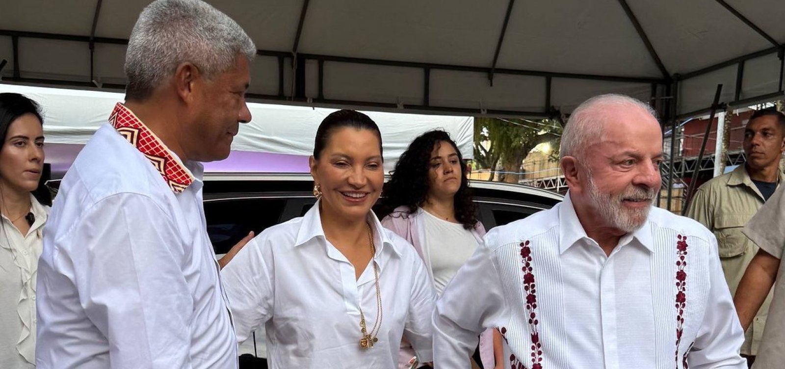 Lula deixa Circuito Osmar após duas horas no Carnaval de Salvador