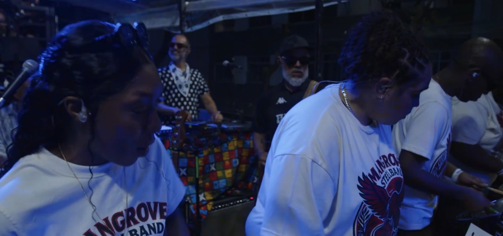 BaianaSystem recebe artistas do Carnaval de Notting Hill no Navio Pirata, em Salvador