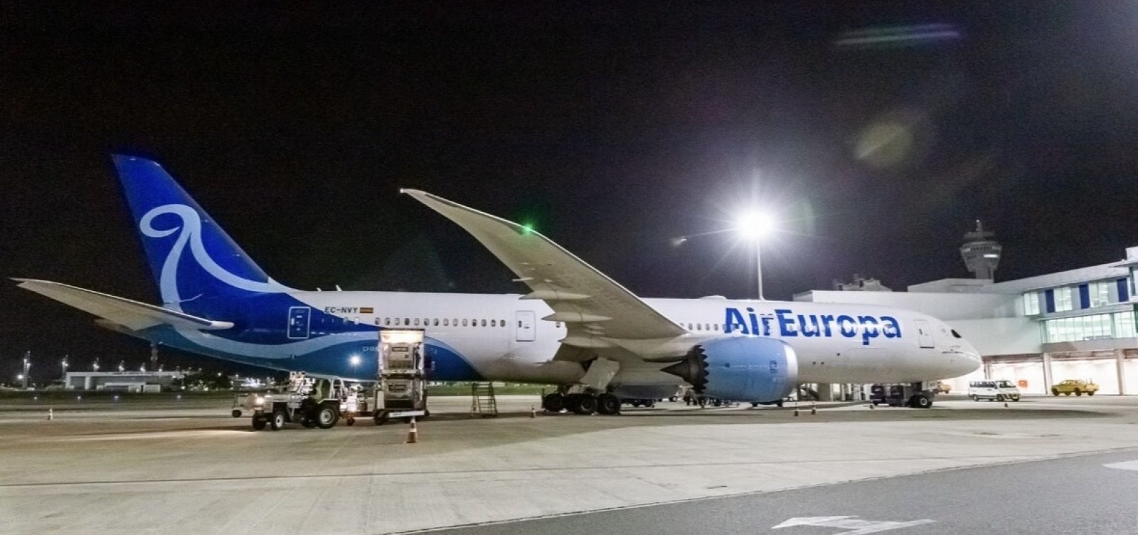 Fluxo aéreo e ocupação hoteleira batem recorde no terceiro dia do Carnaval de Salvador, afirma vice-prefeita