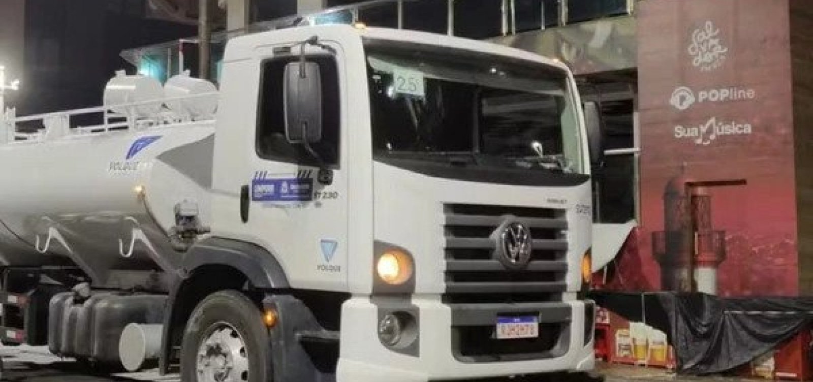 Mulher morre após cair de caminhão da Limpurb no circuito Barra-Ondina