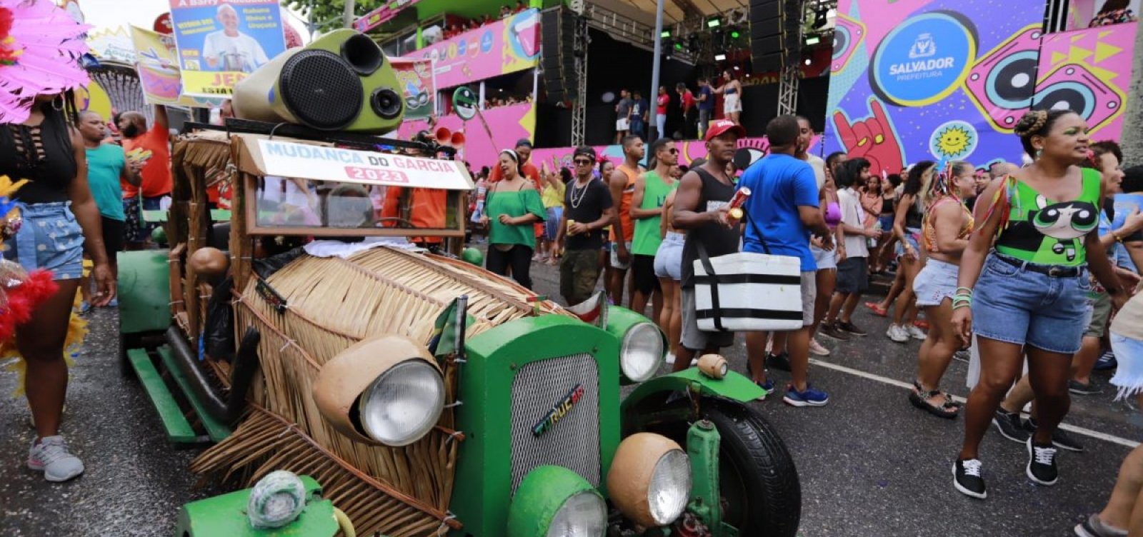 Mudança do Garcia desfila nesta segunda-feira e mantém tradição de protesto no Carnaval