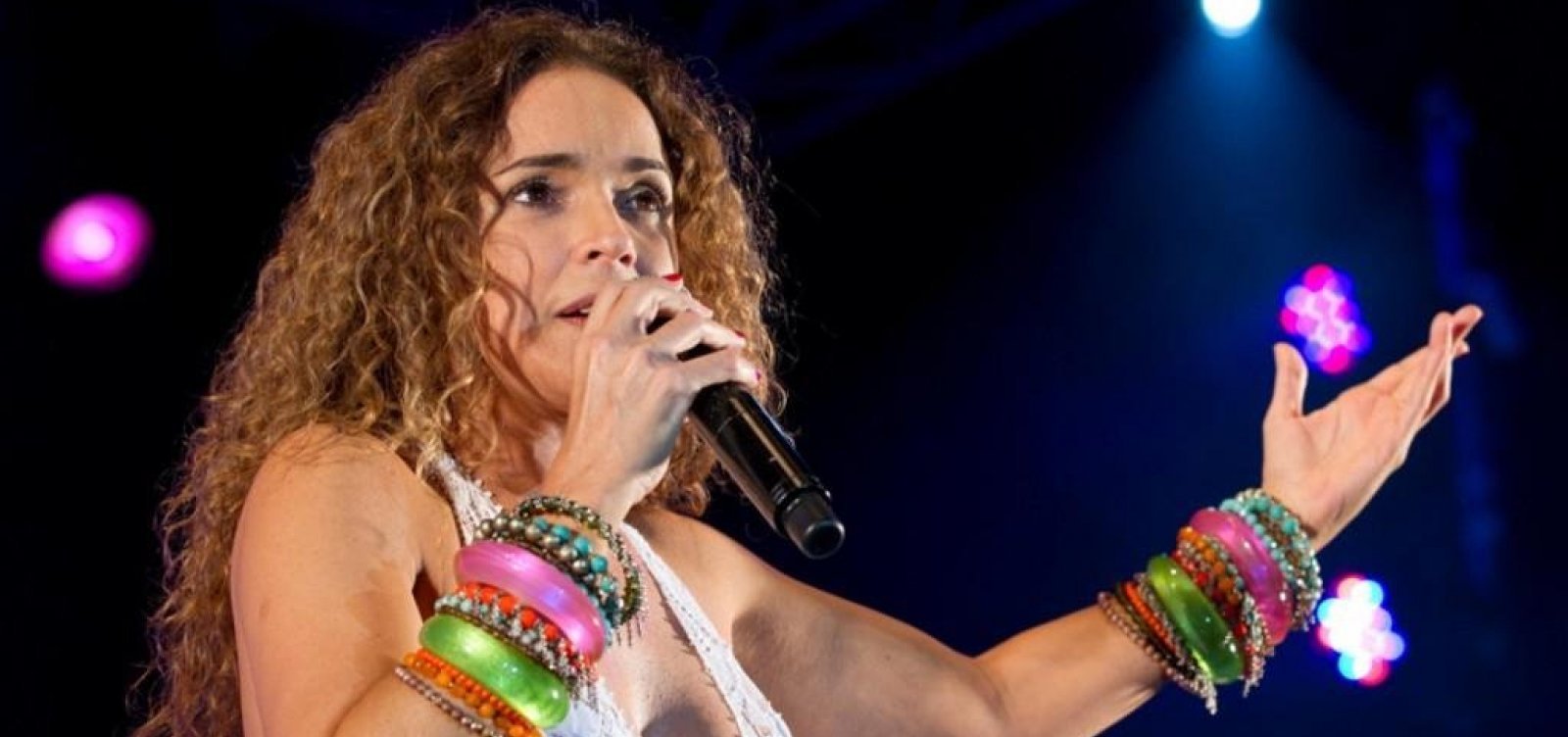 Daniela Mercury se emociona após trio de Psirico ultrapassá-la no circuito 