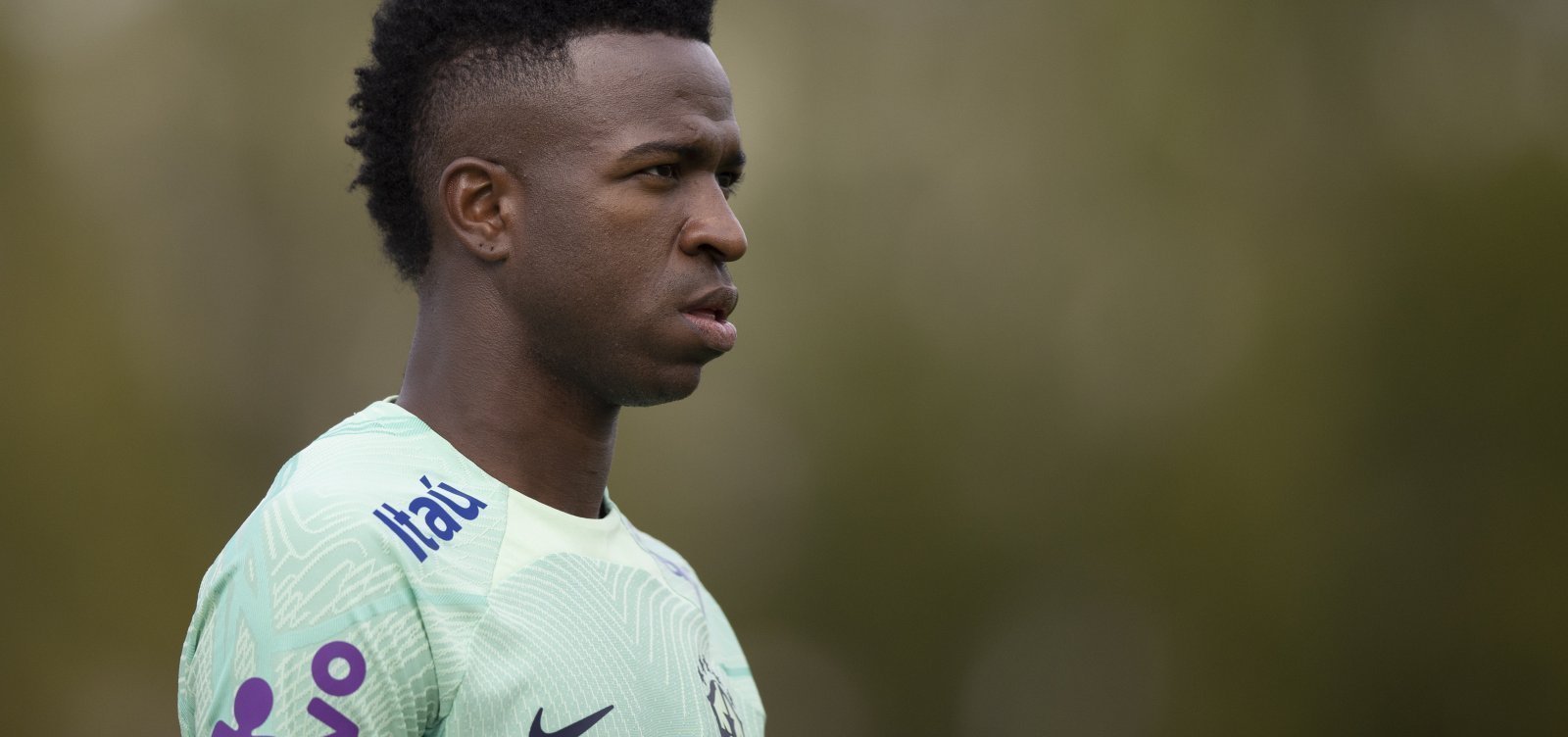 Vini Jr. denuncia racismo e jogo é paralisado na Champions League