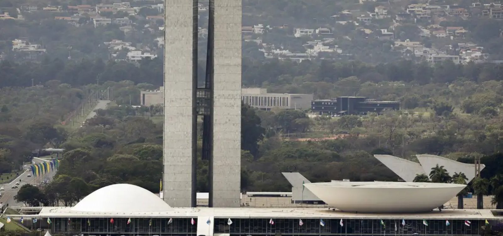 Lula sanciona, com vetos, reajuste salarial para cargos do Legislativo