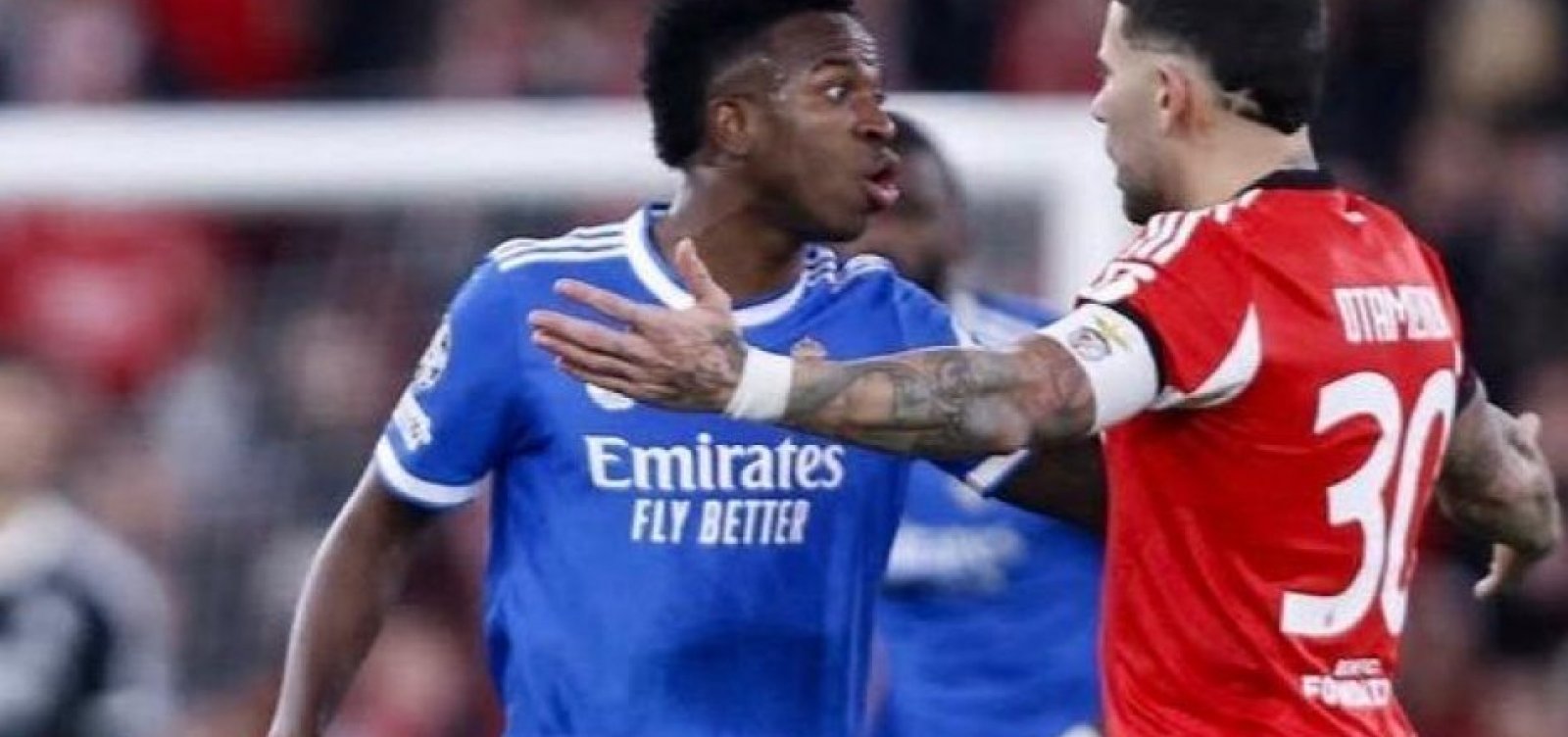 Técnico do Liverpool pede mais ações contra racismo após denúncia de Vini Jr na Champions