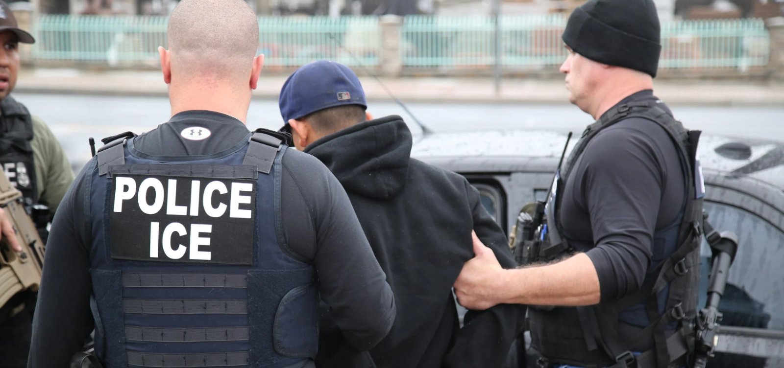 Trump amplia poder do ICE e autoriza detenção de refugiados que aguardam residência permanente