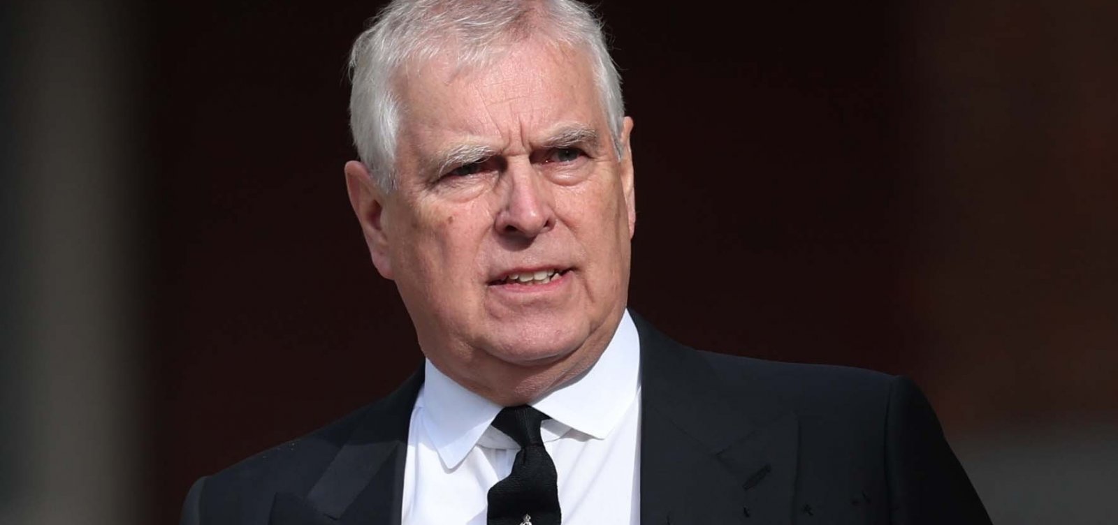 Ex-príncipe Andrew é libertado sob investigação após ser preso no Reino Unido