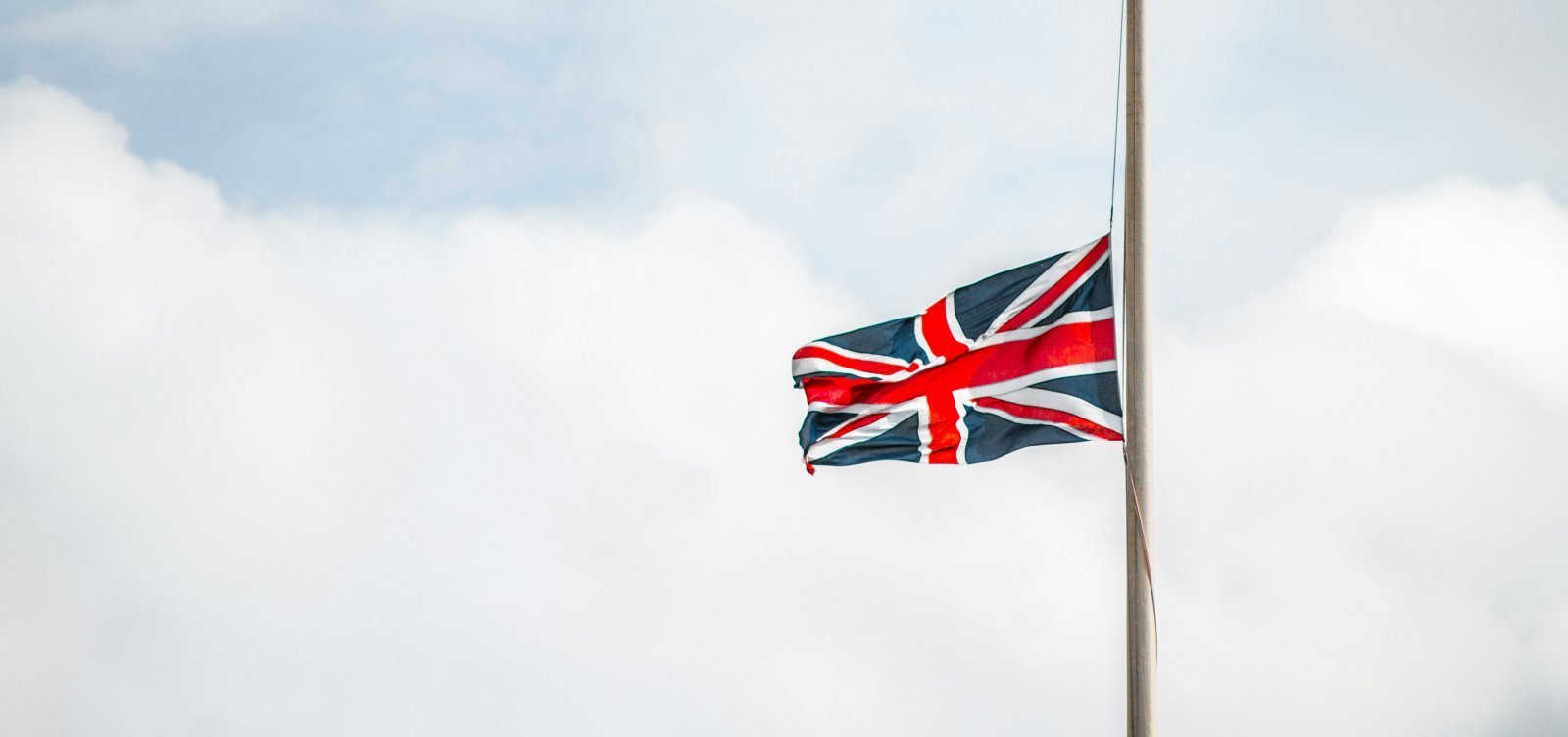 Após detenção, governo britânico articula retirada de Andrew da linha de sucessão