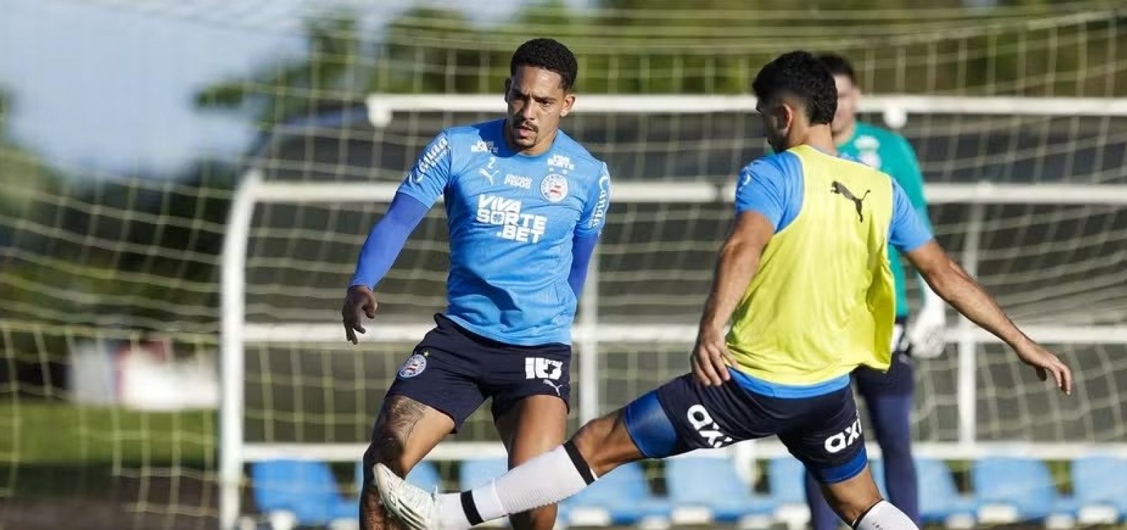 Lateral Gilberto do Bahia se recupera de cirurgia e é desfalque para partida de Libertadores