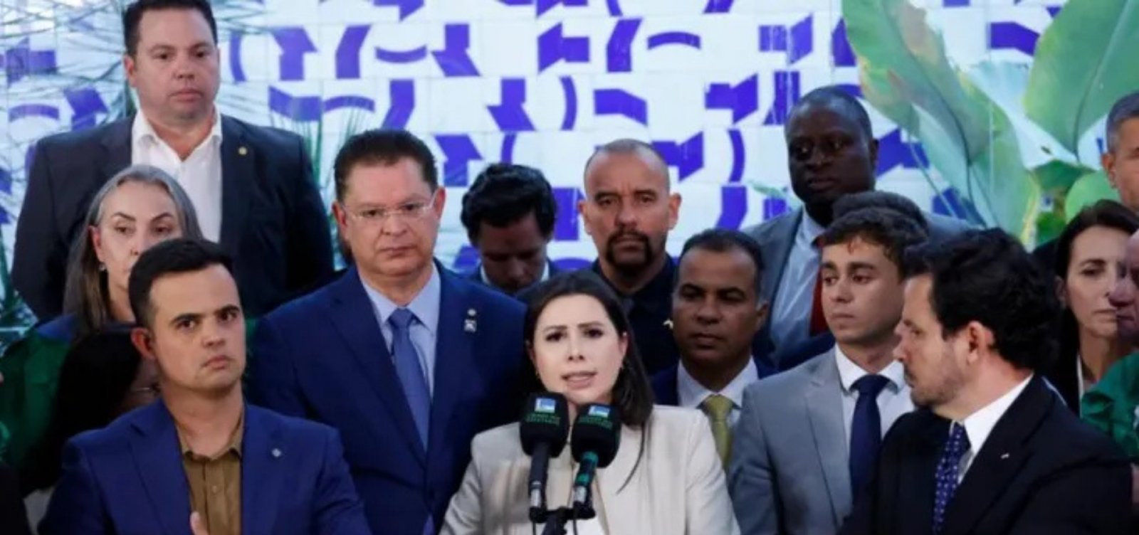 Oposição anuncia pedidos de impeachment contra 16 ministros do governo Lula