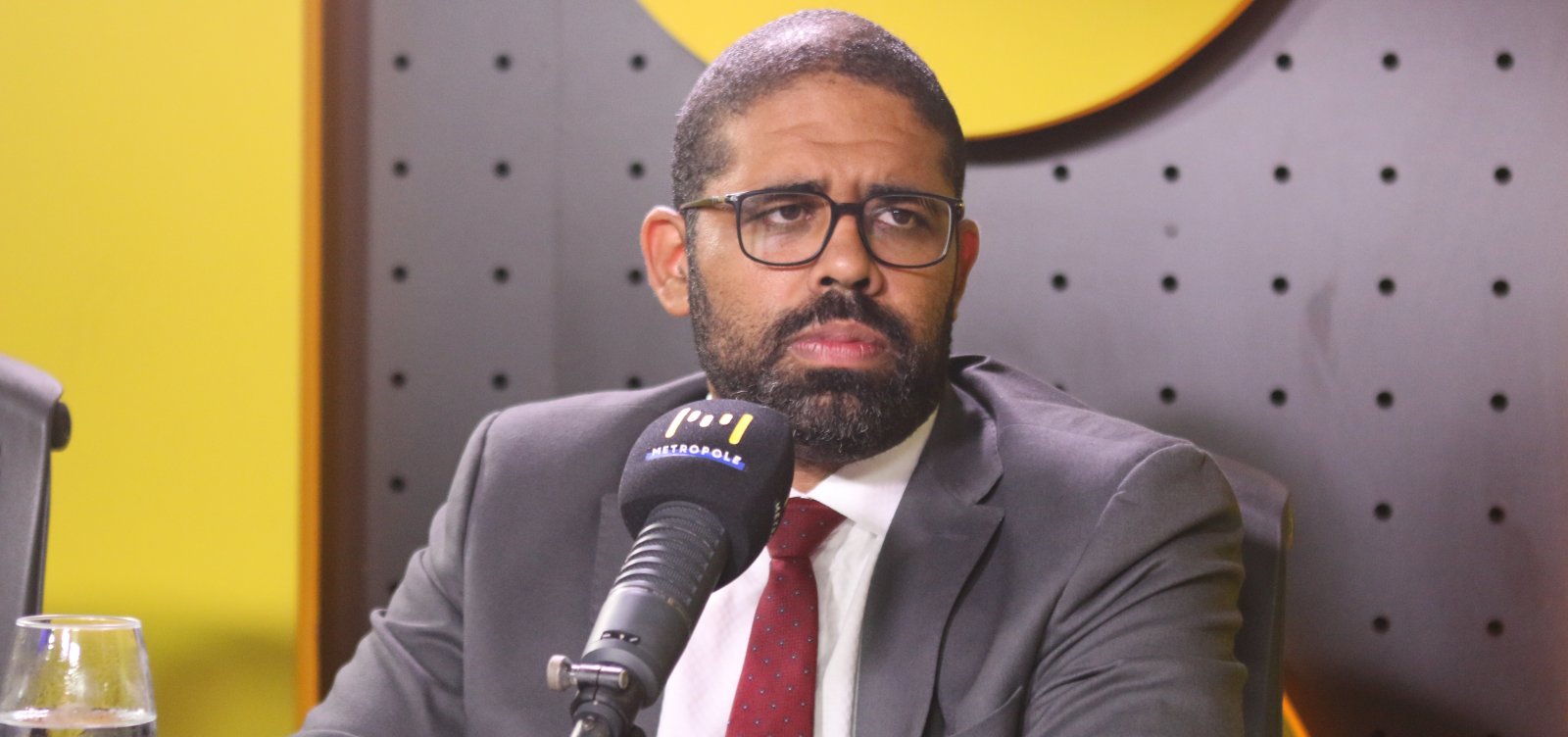 Secretário diz que violência contra mulher é problema estrutural ao comentar caso em MG