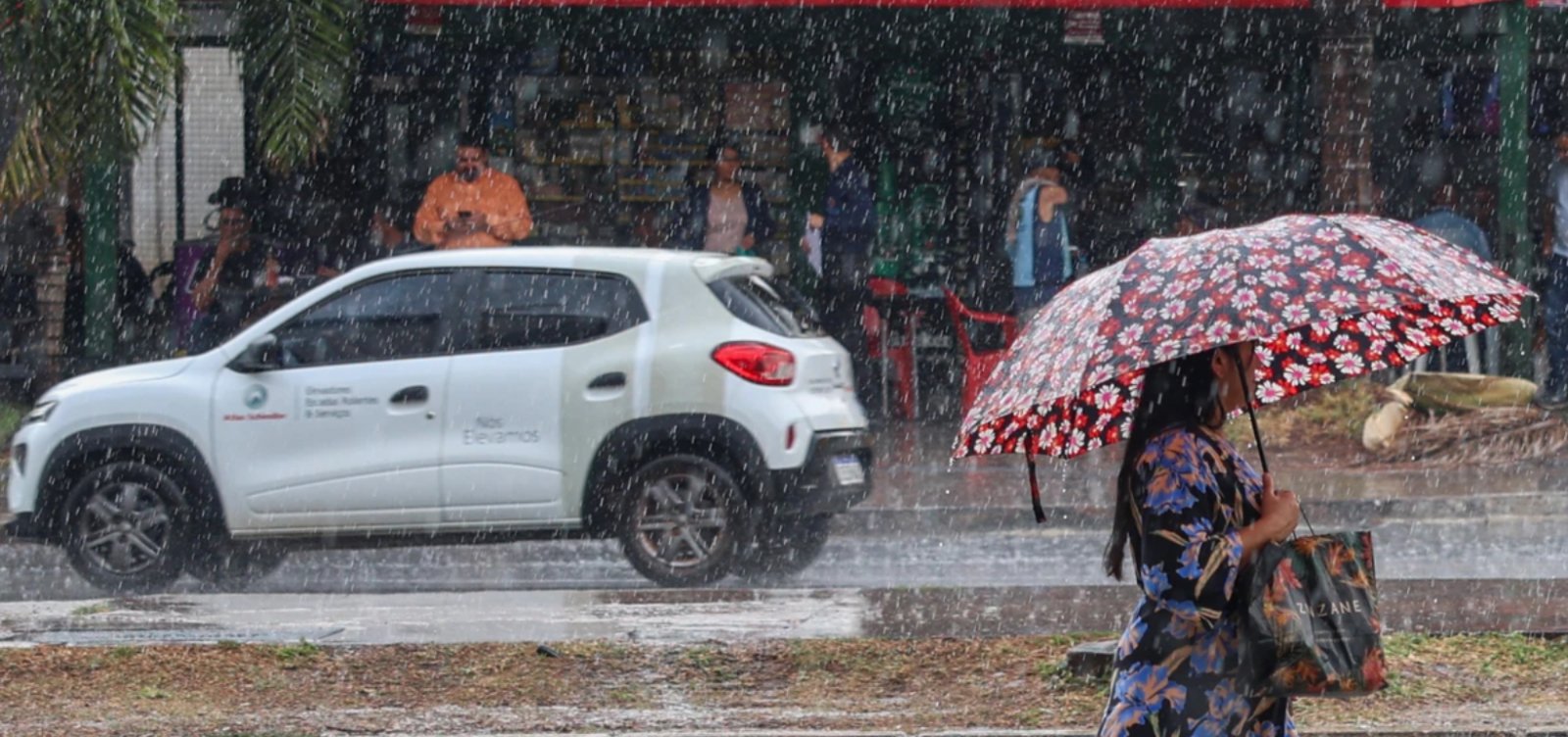 Ciclones e corredor de umidade elevam risco de chuva forte na Bahia