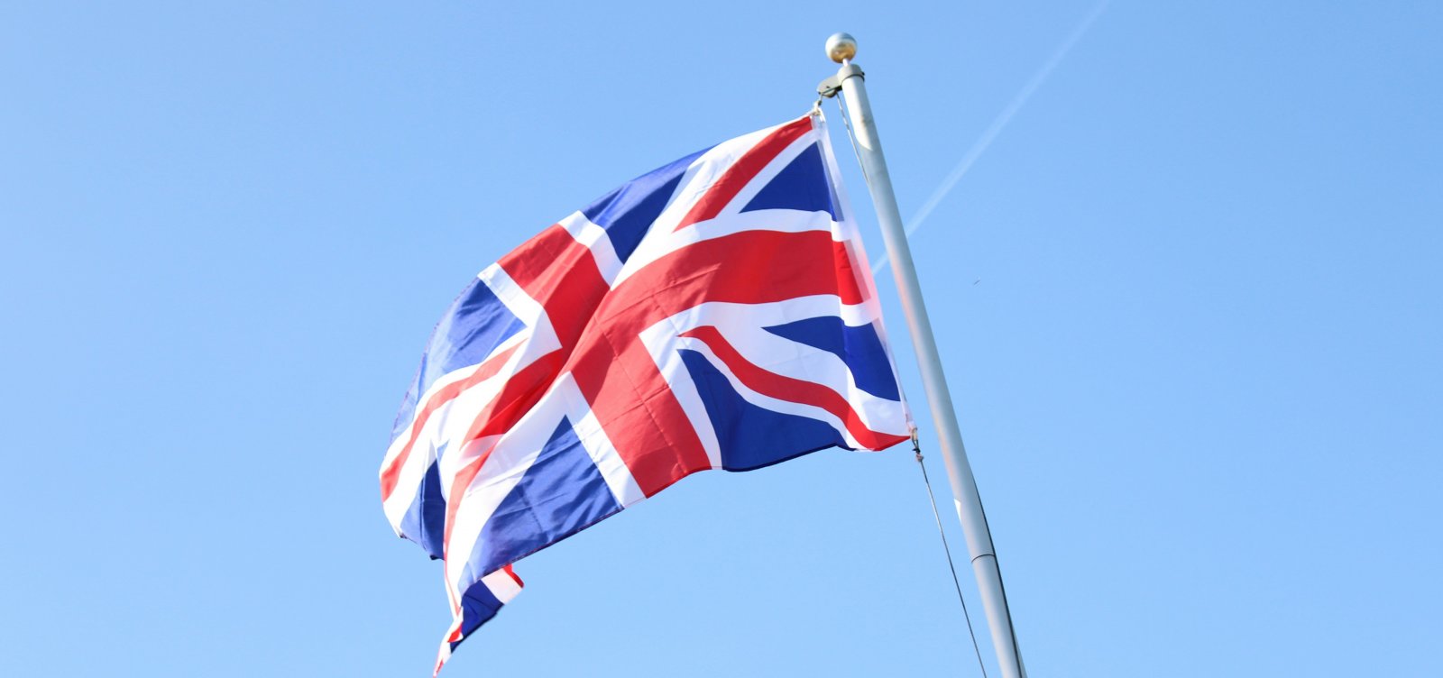 Drone iraniano atinge base do Reino Unido no Chipre; governo confirma danos limitados e nenhum ferido