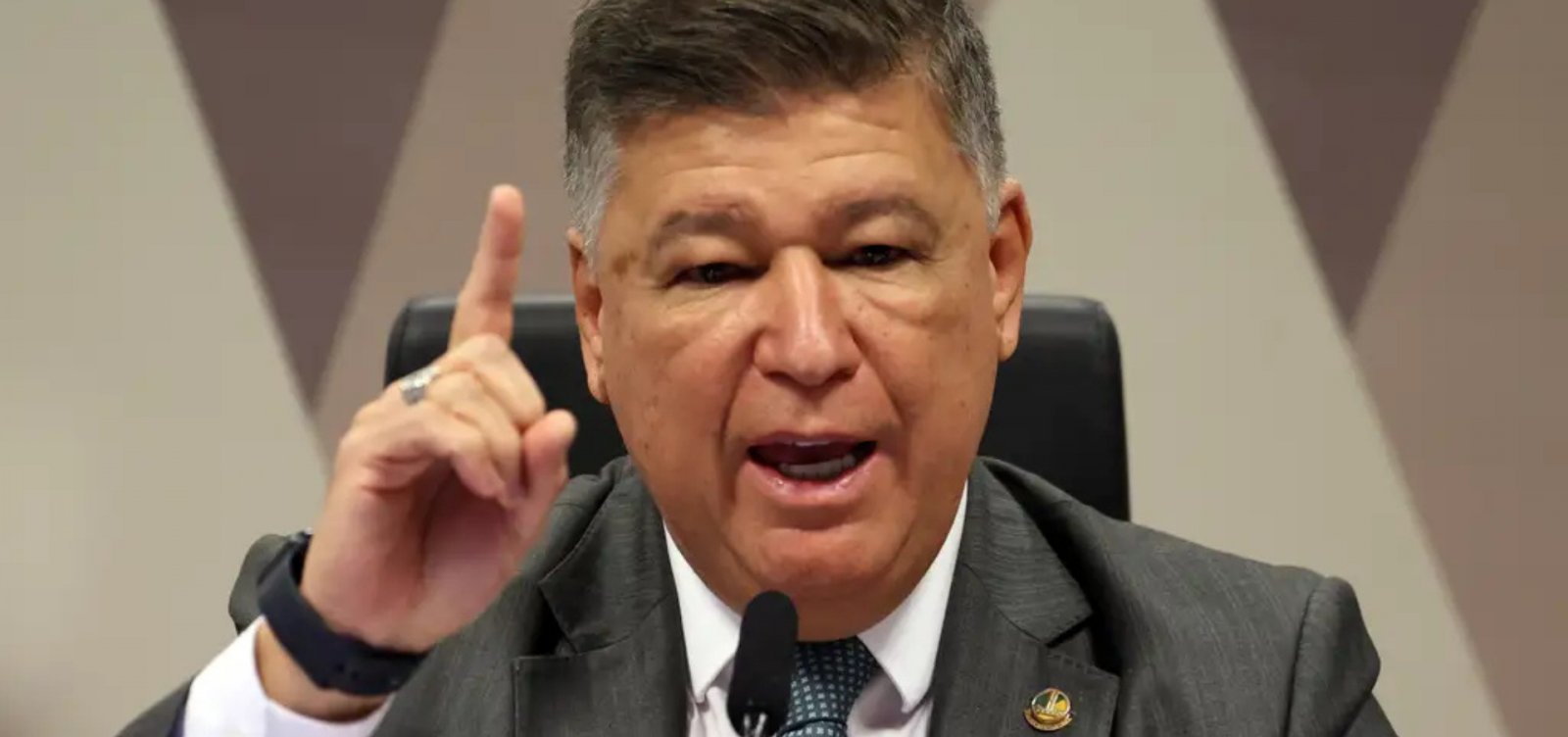 Presidente da CPMI do INSS diz que PF está "filtrando" dados