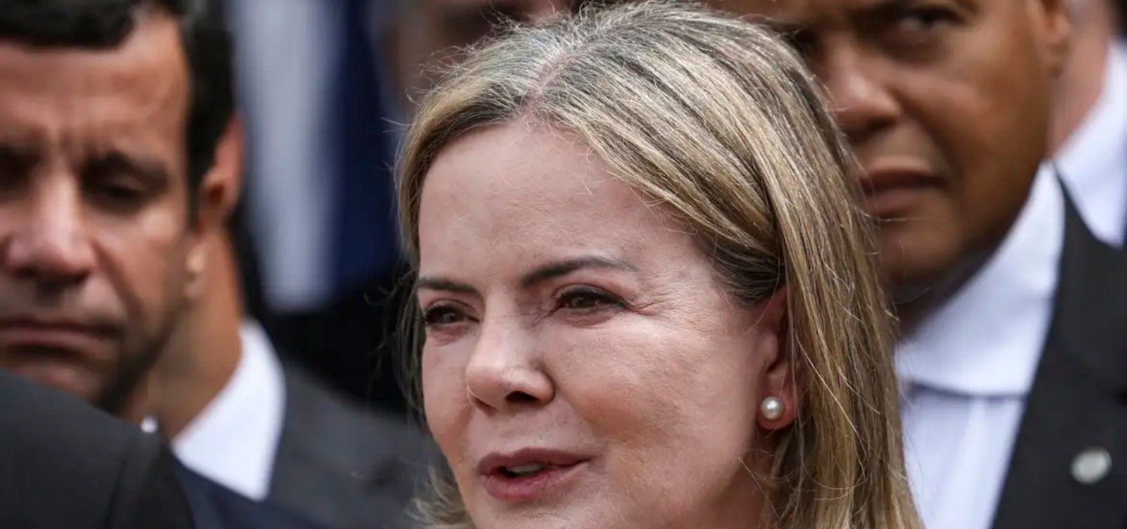 Gleisi Hoffmann deixa ministério em março para disputar vaga no Senado