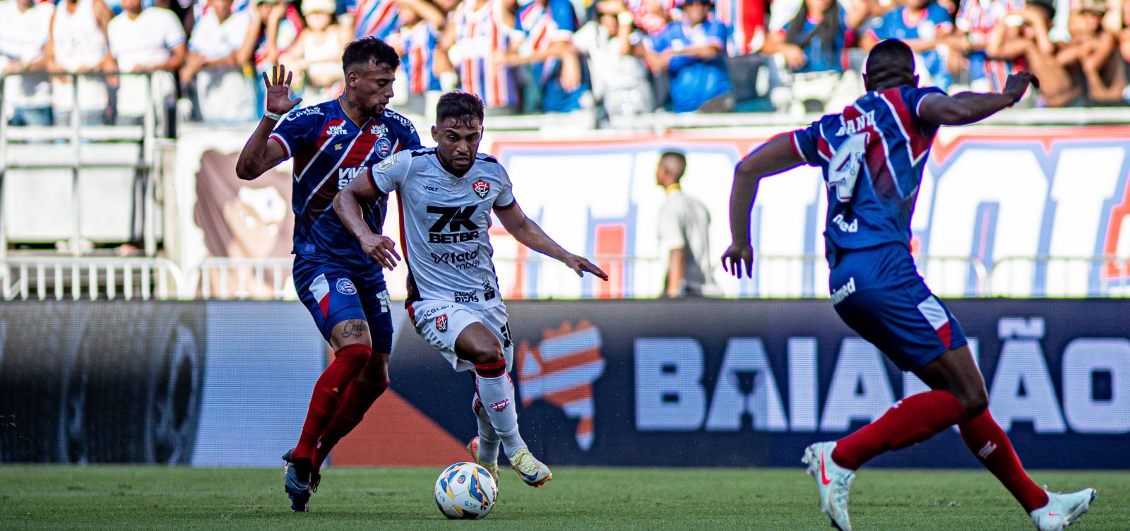 Os Campeões da Bola transmitem Bahia x Vitória nesta sábado 