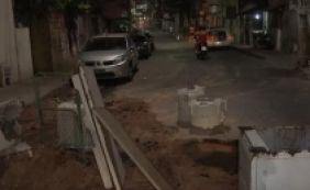 Cratera ainda não foi reparada e ônibus seguem sem entrar em rua da Federação
