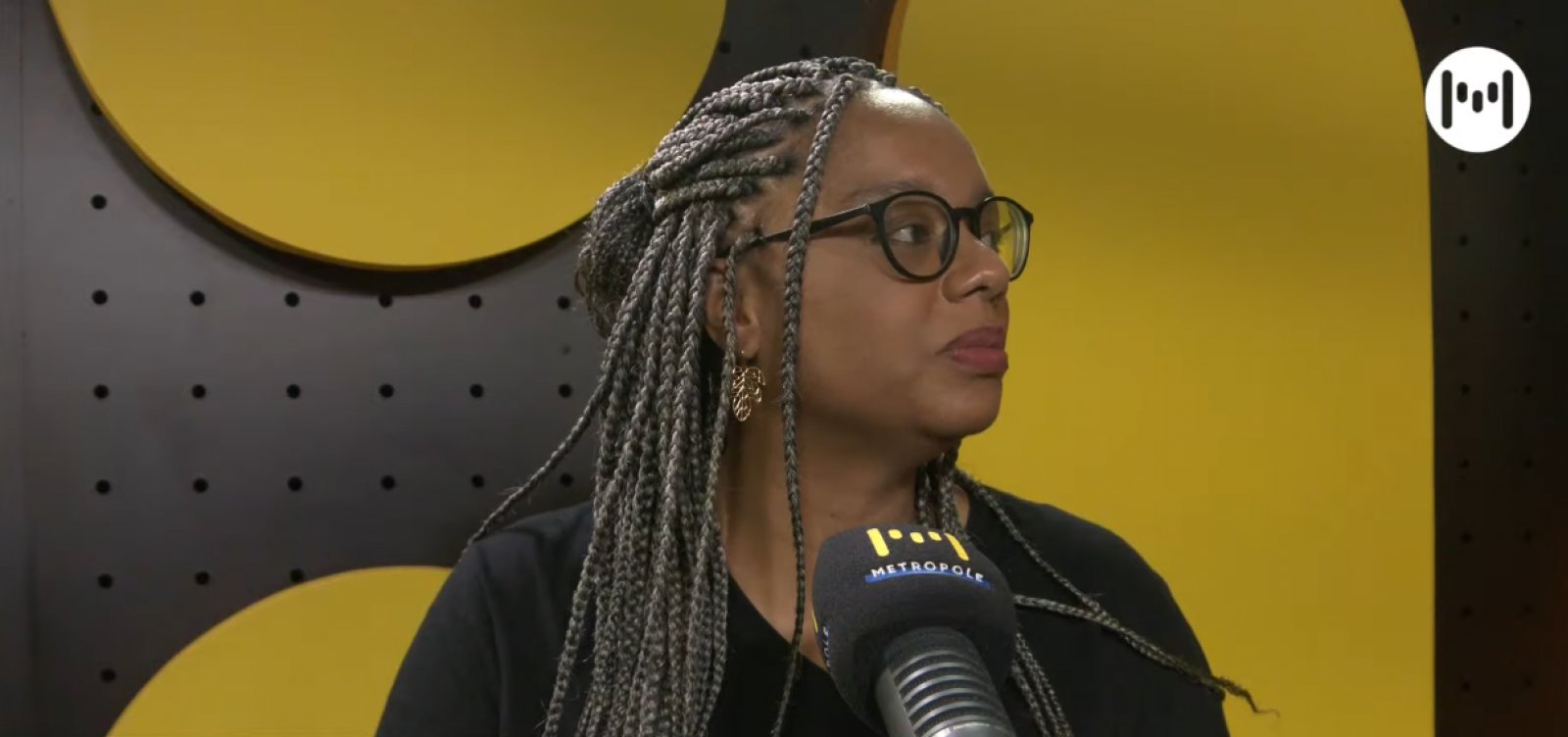 Autora Thaiane Machado critica centralização do mercado editorial no eixo Rio–São Paulo