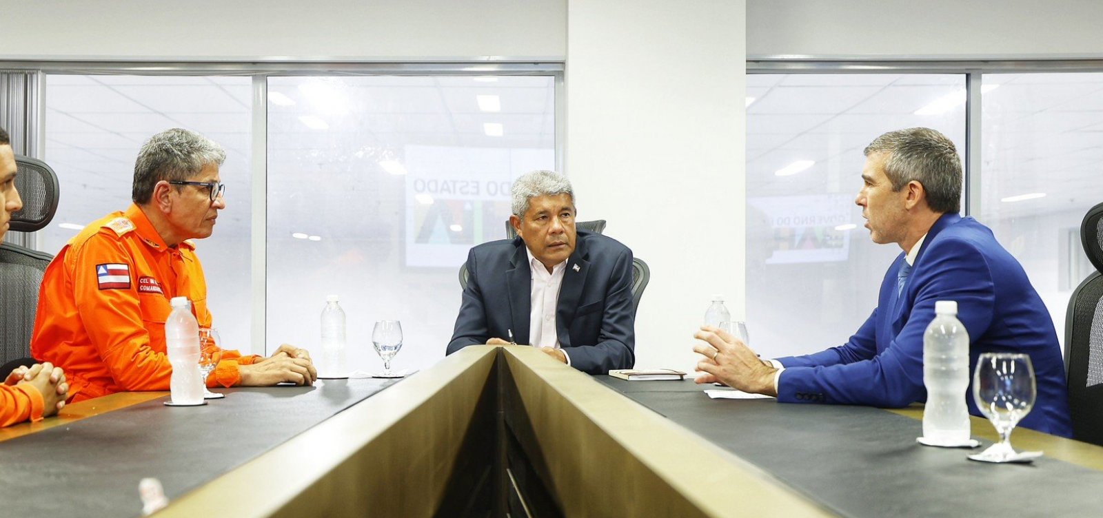 Jerônimo coordena força-tarefa e presta apoio a famílias afetadas pelas chuvas em Vitória da Conquista