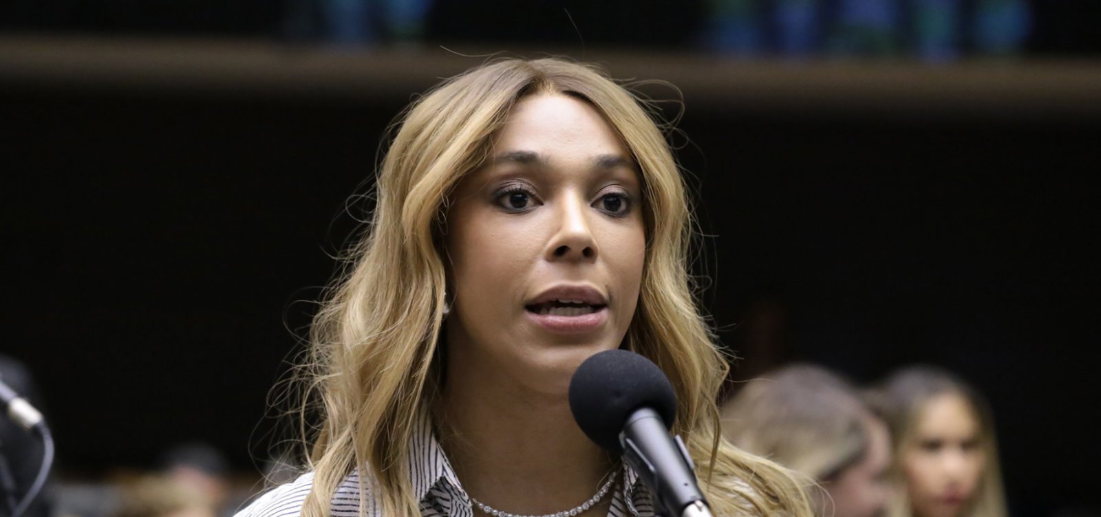 Erika Hilton pede que ministério suspenda programa do Ratinho por 30 dias após crítica em eleição na Câmara