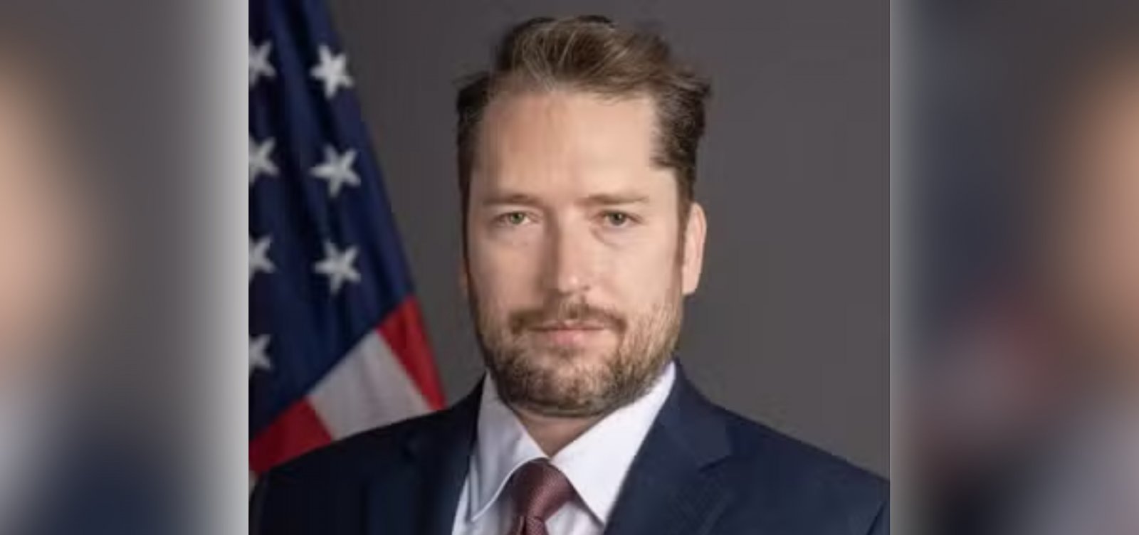 Quem é Darren Beattie, assessor de Trump que teve visto cancelado