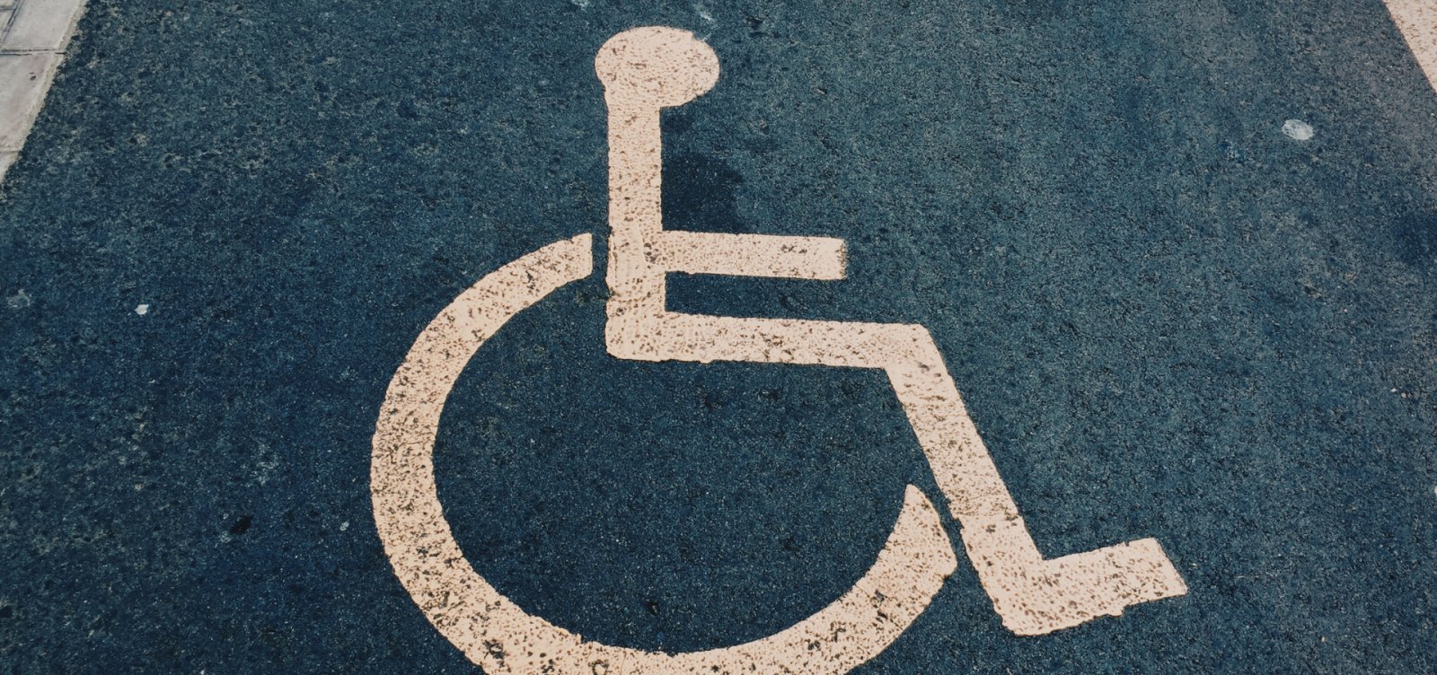 Cadeirantes podem ganhar faixas exclusivas em vias públicas de todo o país; entenda projeto