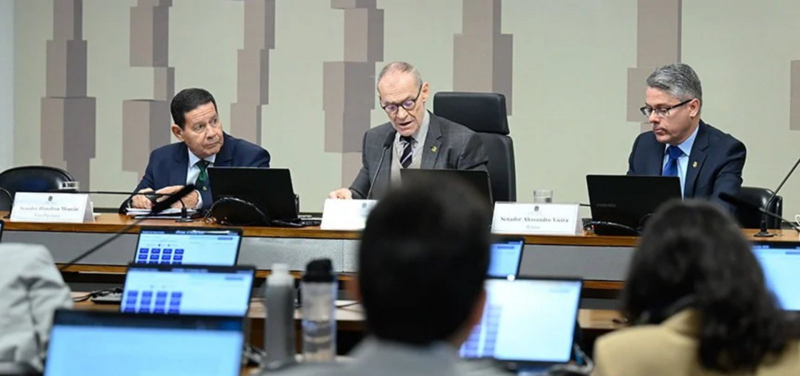 ACM Neto, Valdemar e ex-namorada de Vorcaro podem ser convocados por CPI do Crime Organizado