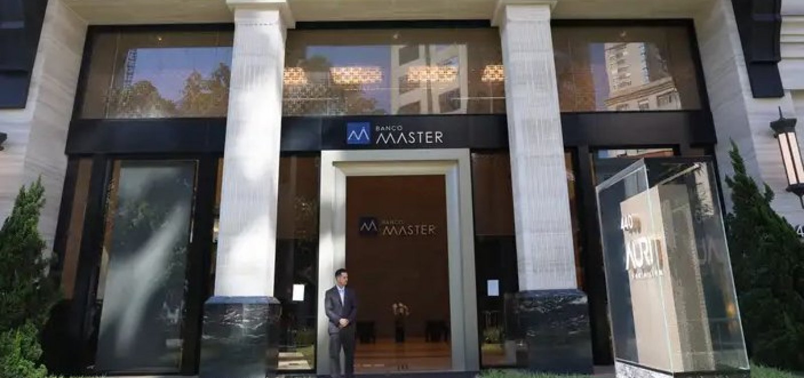 Justiça aponta suspeita de desvios bilionários no Banco Master e bloqueia bens
