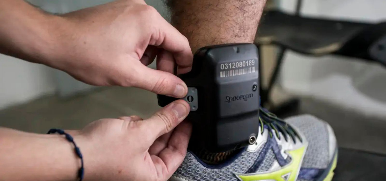 Senado aprova uso de tornozeleira eletrônica para agressores de mulheres 