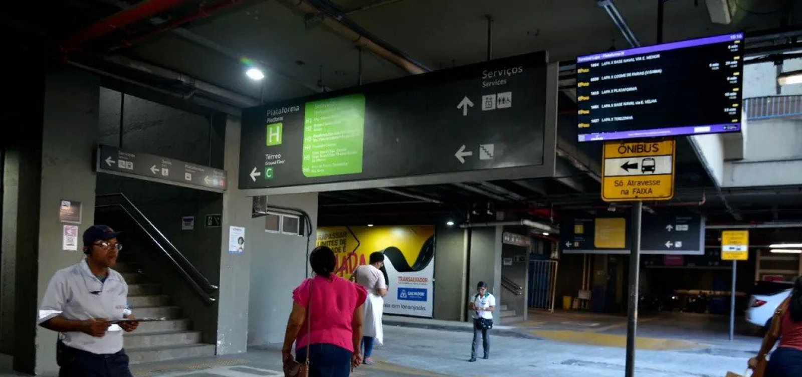 Painéis digitais passam a exibir horários de ônibus em tempo real na Estação da Lapa 