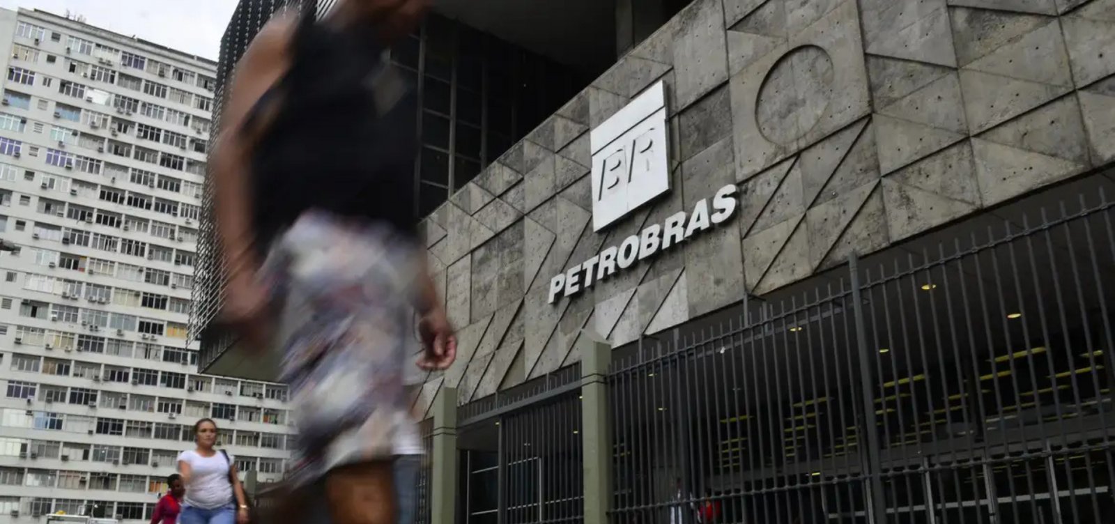 Petrobras diz operar no limite e ampliar oferta após cobrança da ANP