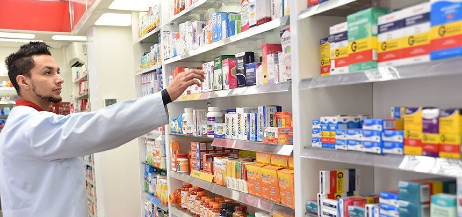 Supermercados poderão vender remédios a partir desta terça; entenda a nova lei